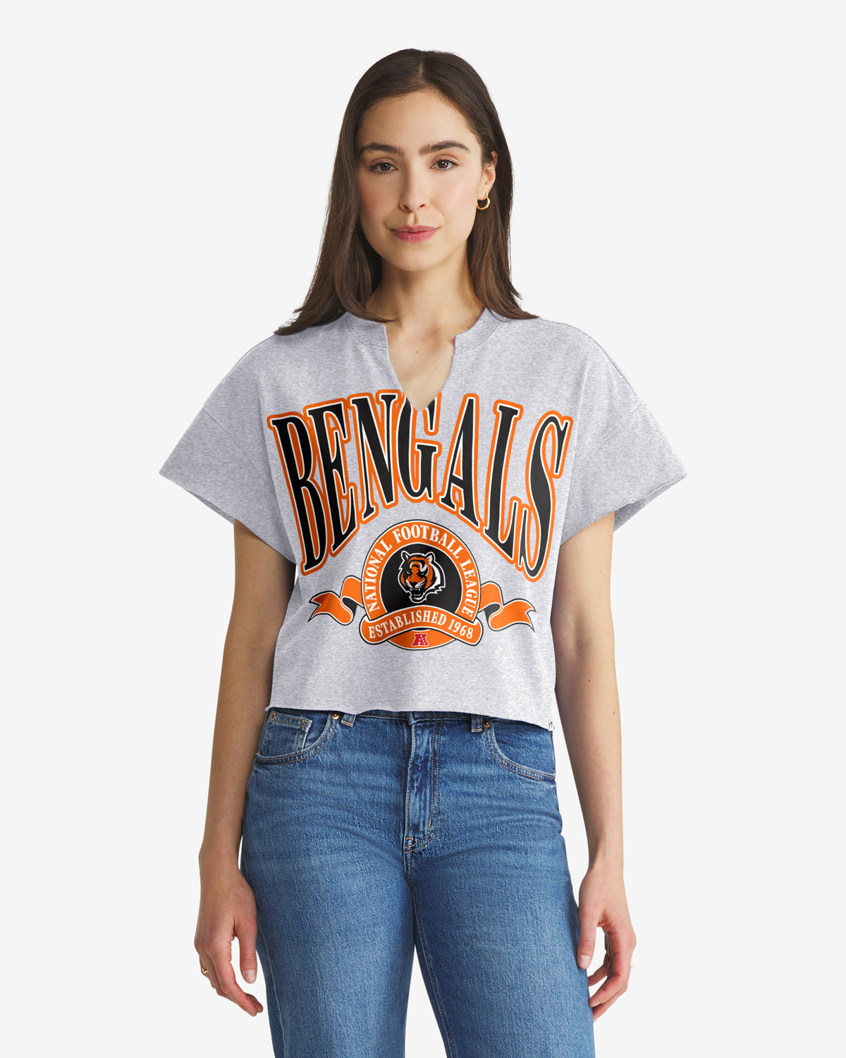 Cincinnati Bengals BANNERS OUT '47 T-shirt surdimensionné à col cranté pour femmes