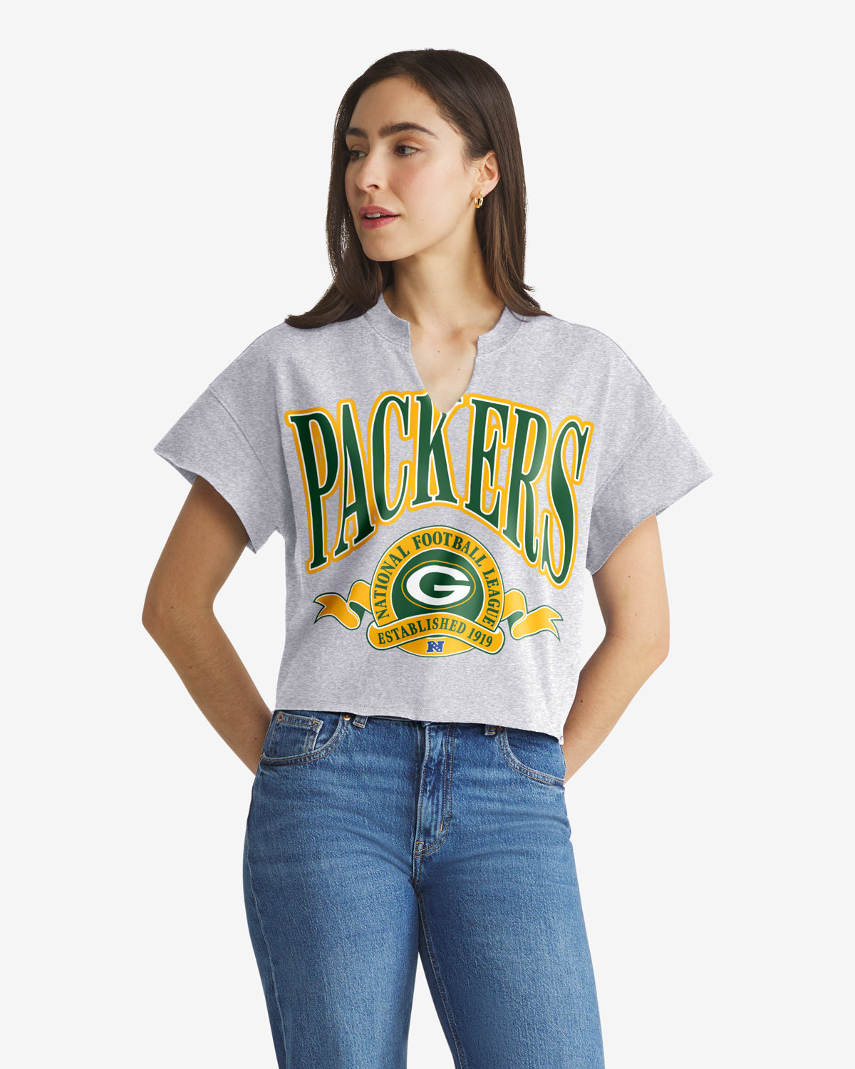Green Bay Packers BANNERS OUT '47 T-shirt surdimensionné à col cranté pour femmes
