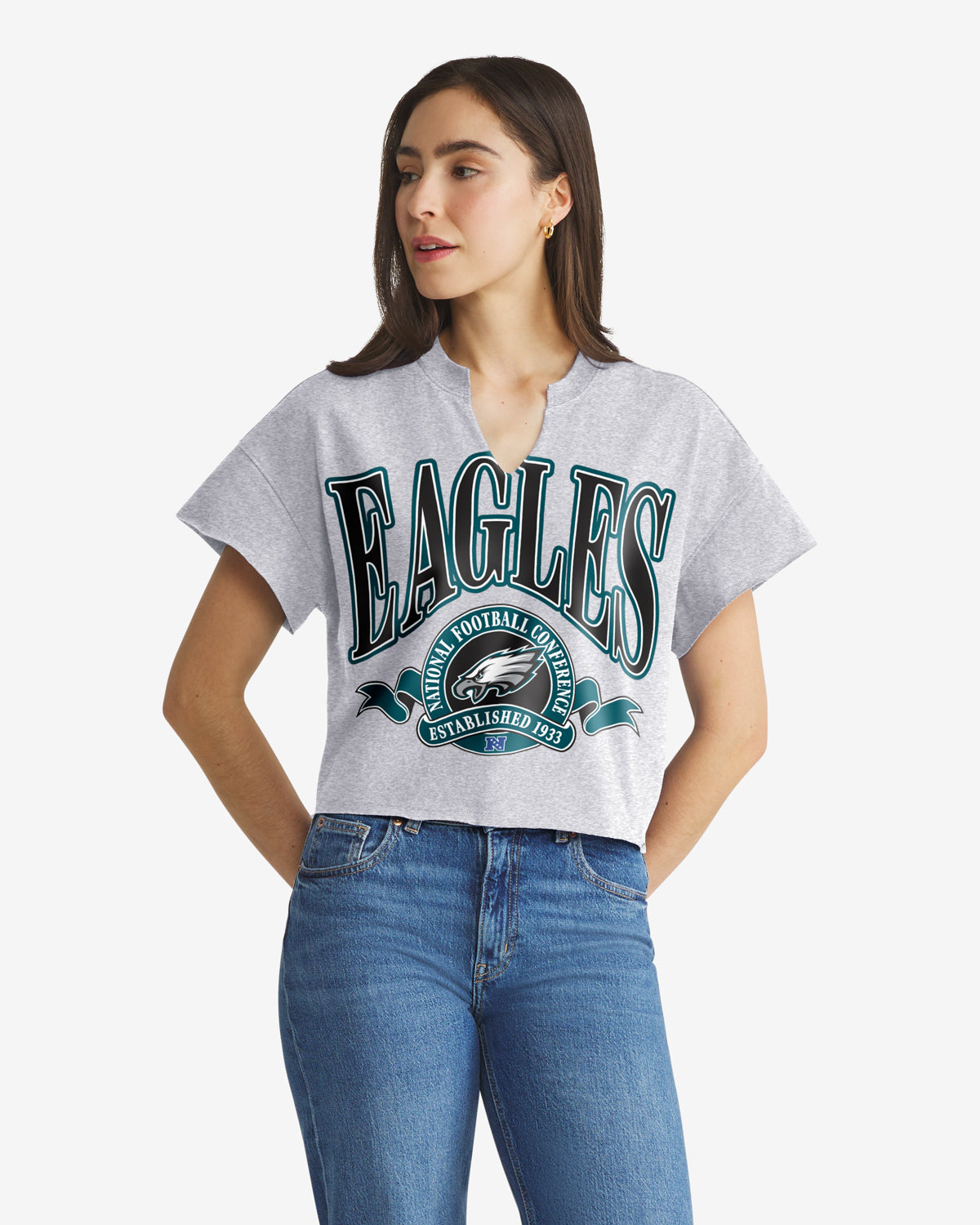 Philadelphia Eagles BANNERS OUT '47 T-shirt surdimensionné à col cranté pour femmes