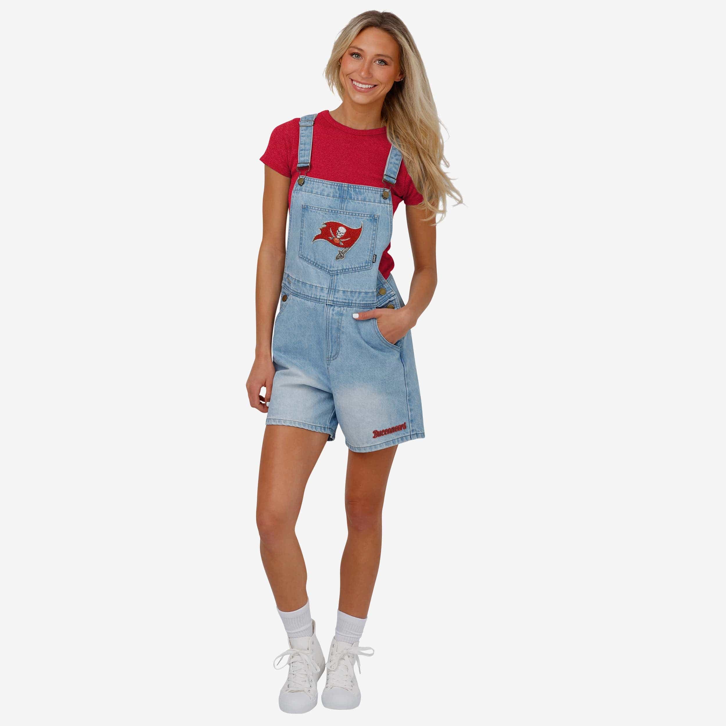 Tampa Bay Buccaneers Salopette à bretelles en jean avec grand logo pour femme