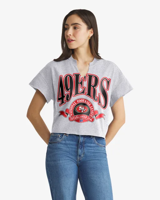 San Francisco 49ers BANNERS OUT '47 T-shirt surdimensionné à col cranté pour femmes