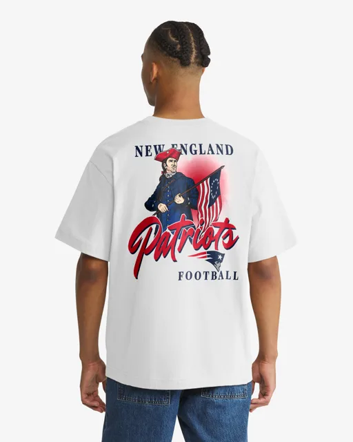 New England Patriots BACKER SCRIPT ILLUSTRÉ '47 FOUNDATION TEE