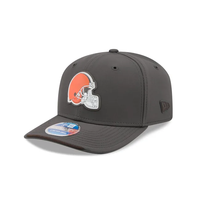 Cleveland Browns 2026 Sideline Cold Weather 9SEVENTY Bonnet extensible à bouton-pression