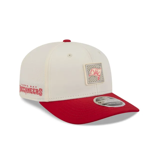 Tampa Bay Buccaneers 2026 Training 9SEVENTY Bonnet extensible à bouton-pression