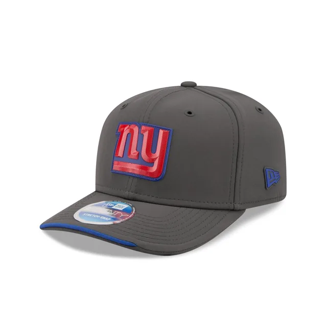 New York Giants 2026 Sideline Cold Weather 9SEVENTY Bonnet extensible à bouton-pression