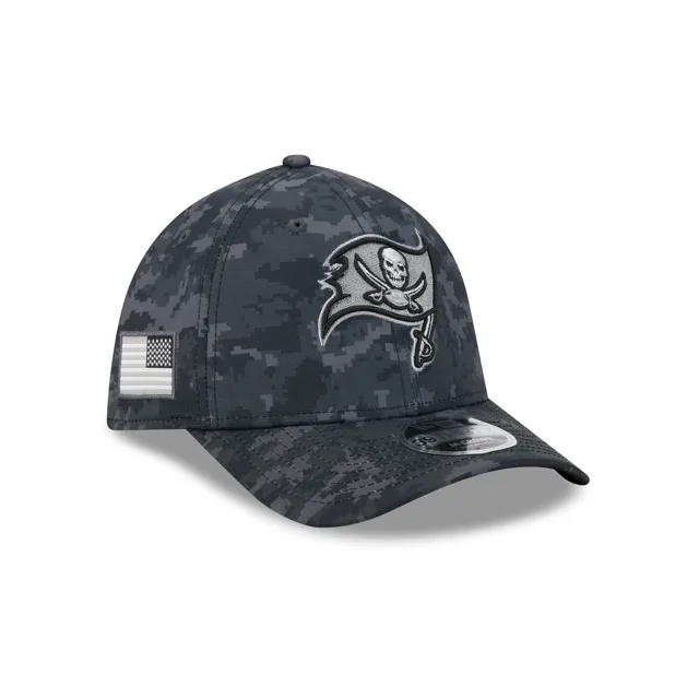 Tampa Bay Buccaneers 2026 Salut au service 39THIRTY Chapeau extensible M-Crown