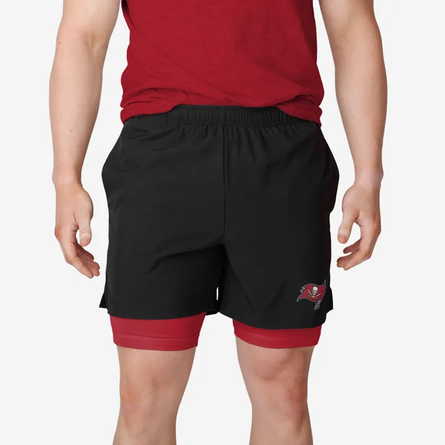Tampa Bay Buccaneers Short noir à doublure couleur équipe
