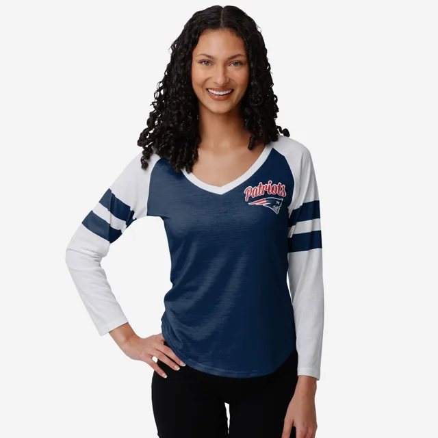 New England Patriots T-shirt raglan à manches rayées avec mot-symbole pour femme