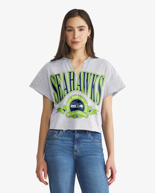 Seattle Seahawks BANNERS OUT '47 T-shirt surdimensionné à col cranté pour femmes