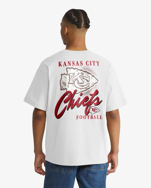 Kansas City Chiefs BACKER SCRIPT ILLUSTRÉ '47 FOUNDATION TEE