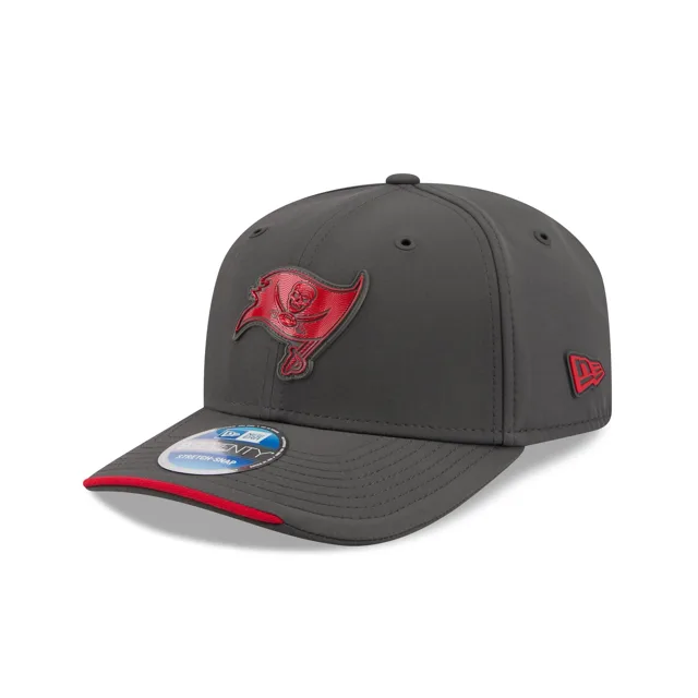 Tampa Bay Buccaneers 2026 Sideline Cold Weather 9SEVENTY Bonnet extensible à bouton-pression