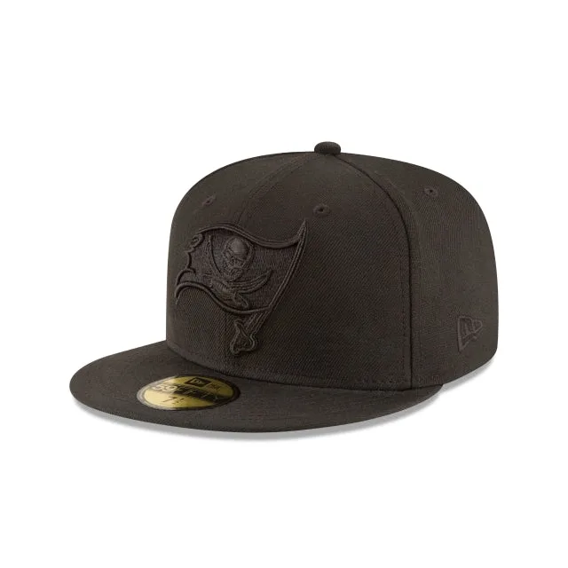 Tampa Bay Buccaneers Noir sur Noir 59FIFTY Chapeau ajusté