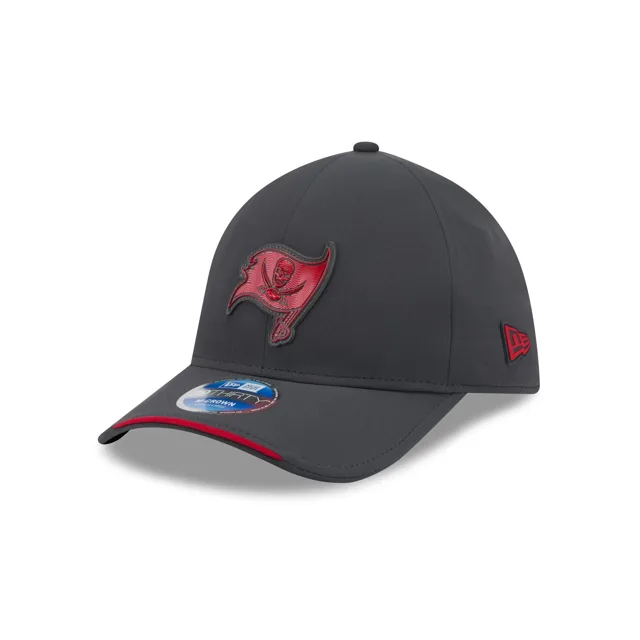 Tampa Bay Buccaneers 2026 Sideline Cold Weather 39THIRTY M-Crown Bonnet extensible
