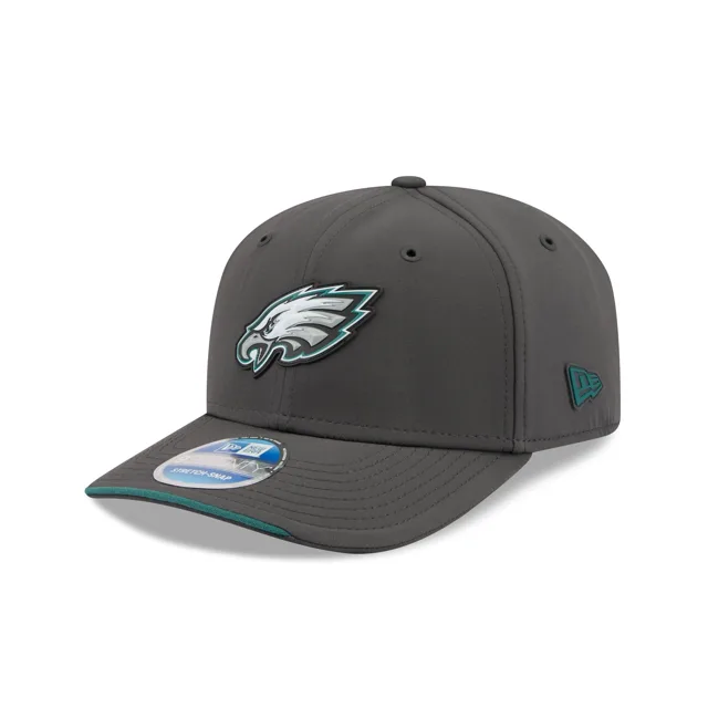 Philadelphia Eagles 2026 Sideline Cold Weather 9SEVENTY Bonnet extensible à bouton-pression
