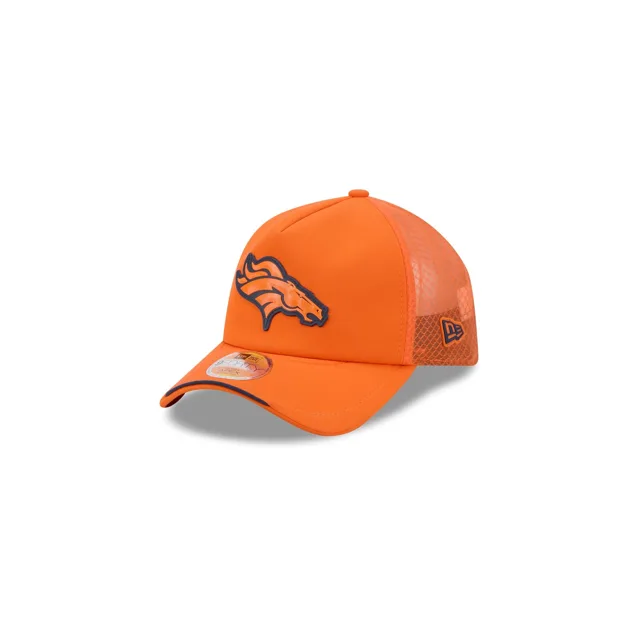 Denver Broncos 2026 Sideline Casquette de camionneur 9FORTY APEX pour enfants